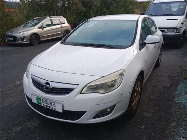 Opel Astra J Berlina 5p (12.2009->)1.4 Sport [1,4 Ltr. - 74 kW 16V]  - 4401