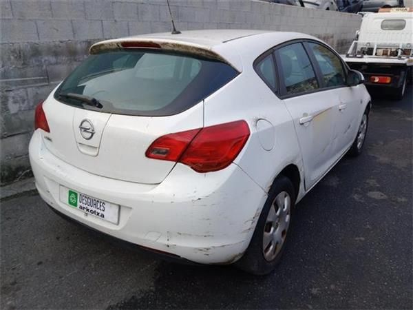 Opel Astra J Berlina 5p (12.2009->)1.4 Sport [1,4 Ltr. - 74 kW 16V]  - 4401
