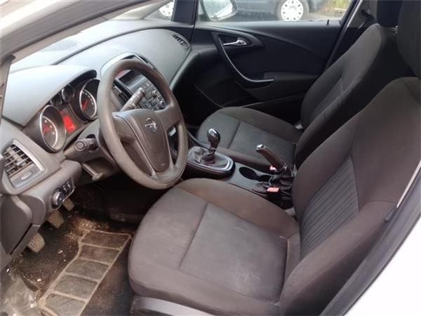 Opel Astra J Berlina 5p (12.2009->)1.4 Sport [1,4 Ltr. - 74 kW 16V]  - 4401