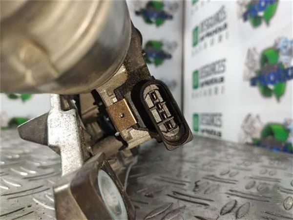 MOTOR LIMPIAPARABRISAS DEL. Volvo V50 2.0 (107 KW) - 2401 / B4164S3