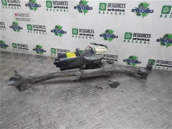 MOTOR LIMPIAPARABRISAS DEL. Citroen Saxo 1.4 (55 KW) - 8334 / KFW 2