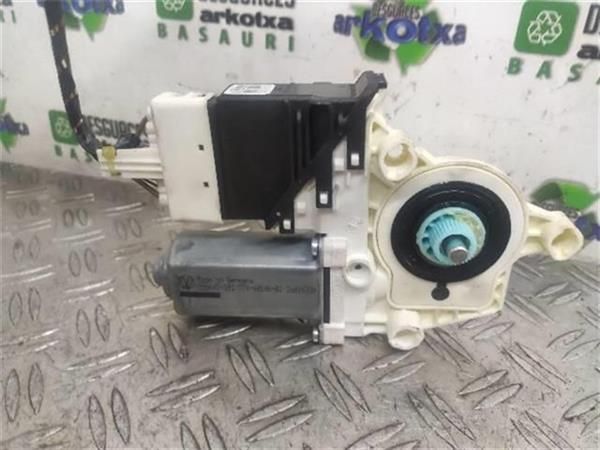 MOTOR ELEVALUNAS TRA. DCHO. Seat Leon 1.9 TDI (1P1) (77 KW) - 8520 / BKC 2