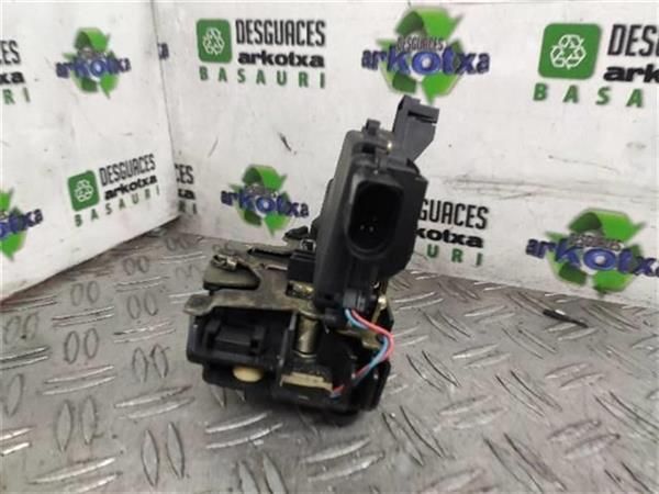 CERRADURA PUERTA DEL. DCHA. Volkswagen Passat 1.9 TDI (3B3) (85 KW) - 8662 / AJM