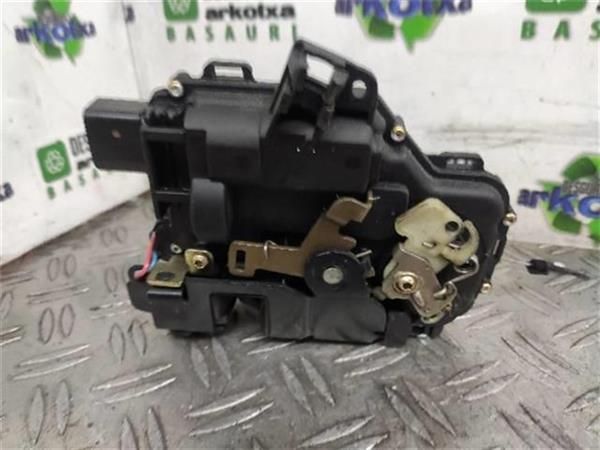 CERRADURA PUERTA DEL. DCHA. Volkswagen Passat 1.9 TDI (3B3) (85 KW) - 8662 / AJM