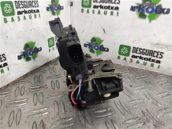 CERRADURA PUERTA DEL. IZDA. Volkswagen Passat 1.9 TDI (3B3) (85 KW) - 8663 / AJM