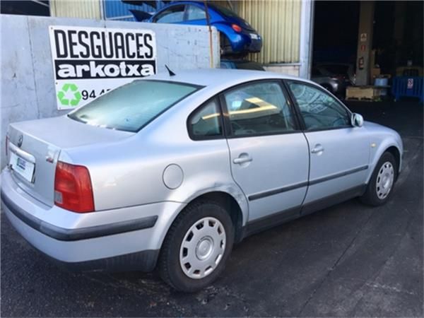 CERRADURA PUERTA DEL. IZDA. Volkswagen Passat 1.9 TDI (3B3) (85 KW) - 8663 / AJM