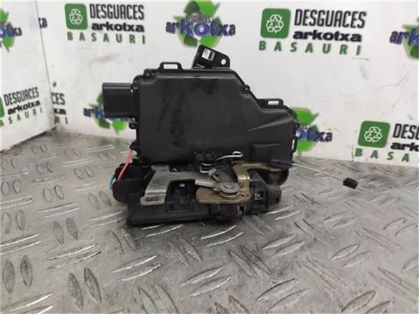 CERRADURA PUERTA DEL. IZDA. Volkswagen Passat - 8982
