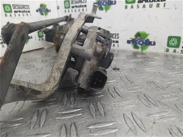 MOTOR LIMPIAPARABRISAS DEL. Toyota Yaris 1.4 D (66 KW) - 9857 / 1ND
