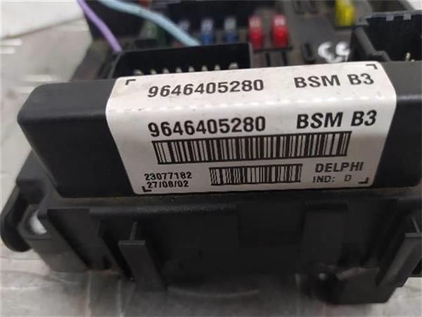 CAJA FUSIBLES/RELE Citroen Xsara 1.6  16V (80 KW) - 9976 / NFU 2