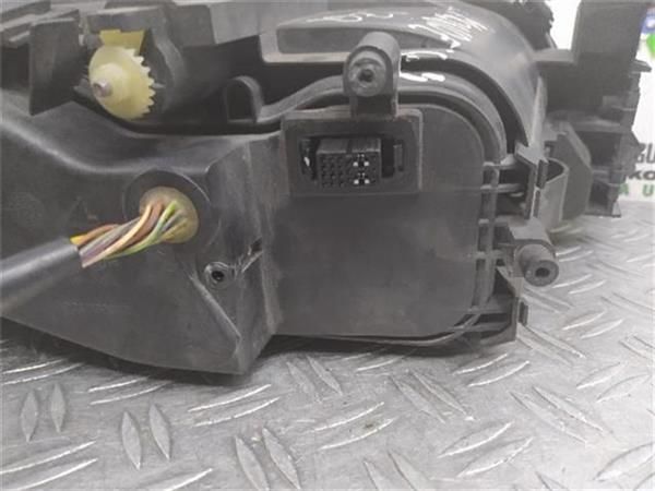 FARO XENON IZDO. Ford Mondeo 2.0 TDCI TD (85 KW) - 10375 / HJBB