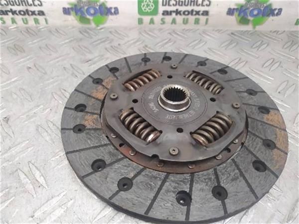 KIT EMBRAGUE COMPLETO Volkswagen Golf 1.6  III (1H1) (1991 - 1998) (74 KW) - 13301 / AEK
